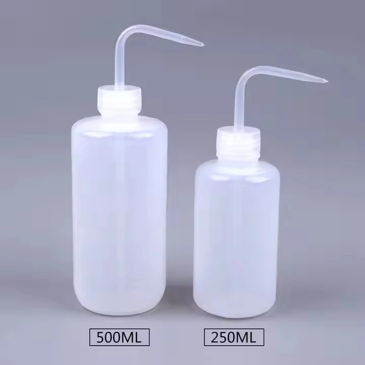 Tetovato plastična steklenica za umivanje